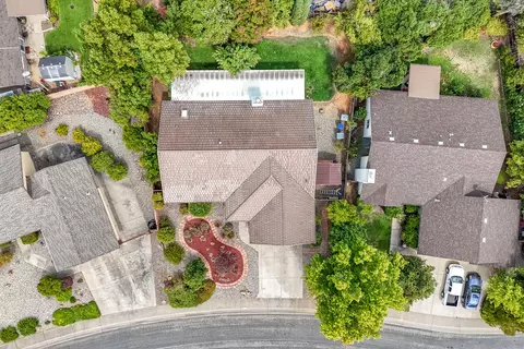 View/Area - 2166 Wicklow St, Redding, CA 96001 photo 4 of 11