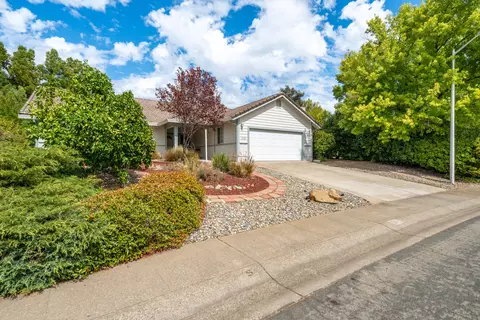 Exterior - 2166 Wicklow St, Redding, CA 96001 photo 13 of 18