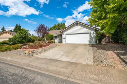 Exterior - 2166 Wicklow St, Redding, CA 96001 photo 12 of 18