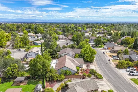 View/Area - 2166 Wicklow St, Redding, CA 96001 photo 3 of 11