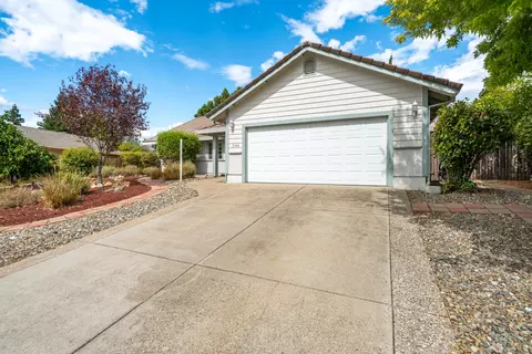 Exterior - 2166 Wicklow St, Redding, CA 96001 photo 15 of 18
