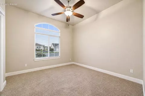 Bedroom - 469 Belvedere Dr, Redding, CA 96003 photo 4 of 5