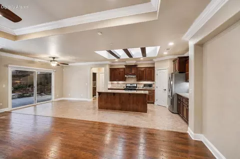 Living - 469 Belvedere Dr, Redding, CA 96003 photo 5 of 5
