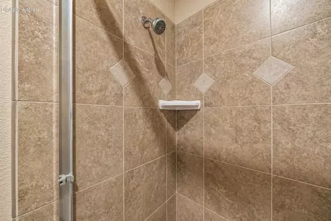 Bath - 469 Belvedere Dr, Redding, CA 96003 photo 7 of 7