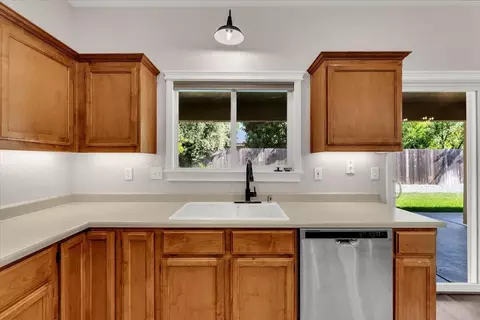 Kitchen - 1430 Crosspoint Way, Red Bluff, CA 96080 photo 5 of 5