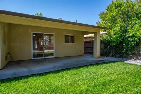 Exterior - 1430 Crosspoint Way, Red Bluff, CA 96080 photo 5 of 10