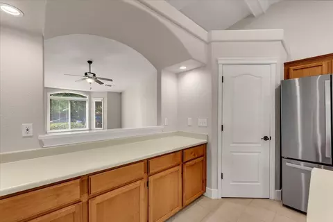 Kitchen - 1430 Crosspoint Way, Red Bluff, CA 96080 photo 3 of 5