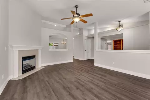 Living - 1430 Crosspoint Way, Red Bluff, CA 96080 photo 2 of 6