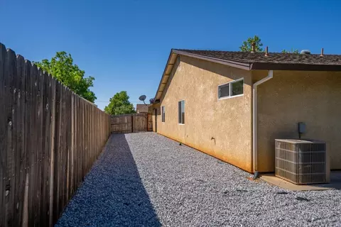 Exterior - 1430 Crosspoint Way, Red Bluff, CA 96080 photo 7 of 10