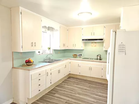 Kitchen - 13527 Evelyn St, Red Bluff, CA 96080 photo 2 of 2