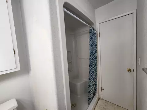 Bath - 13527 Evelyn St, Red Bluff, CA 96080 photo 4 of 4