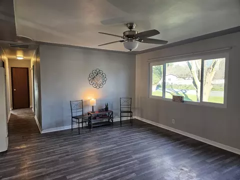 Living - 13527 Evelyn St, Red Bluff, CA 96080 photo 2 of 5