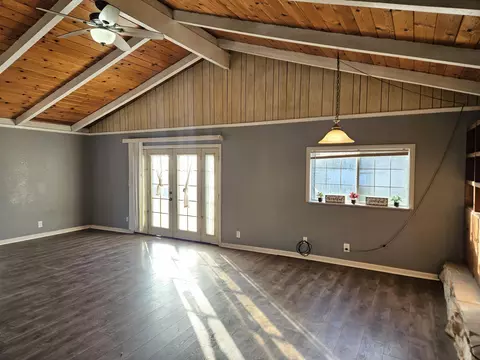 Living - 13527 Evelyn St, Red Bluff, CA 96080 photo 4 of 5