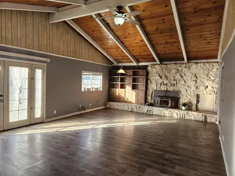 Living - 13527 Evelyn St, Red Bluff, CA 96080 photo 5 of 5