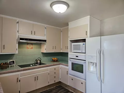 Kitchen - 13527 Evelyn St, Red Bluff, CA 96080 photo 1 of 2