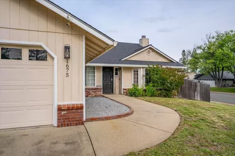 Exterior - 1675 Hominy Way, Redding, CA 96003 photo 7 of 9