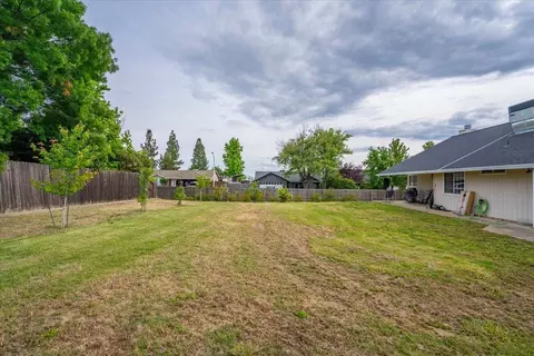 Exterior - 1675 Hominy Way, Redding, CA 96003 photo 6 of 9