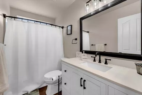 Bath - 1675 Hominy Way, Redding, CA 96003 photo 3 of 3