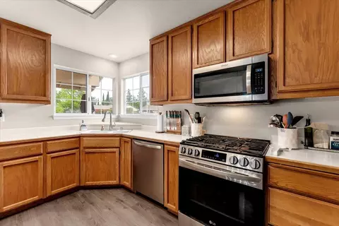 Kitchen - 1675 Hominy Way, Redding, CA 96003 photo 3 of 6
