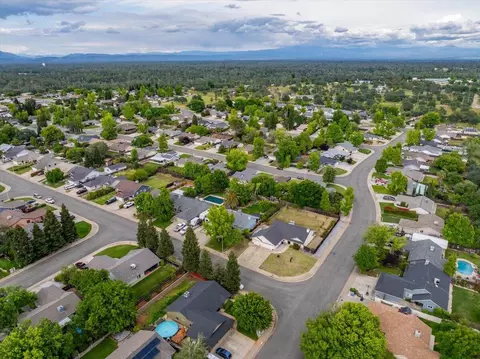 View/Area - 1675 Hominy Way, Redding, CA 96003 photo 3 of 4