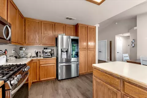 Kitchen - 1675 Hominy Way, Redding, CA 96003 photo 6 of 6
