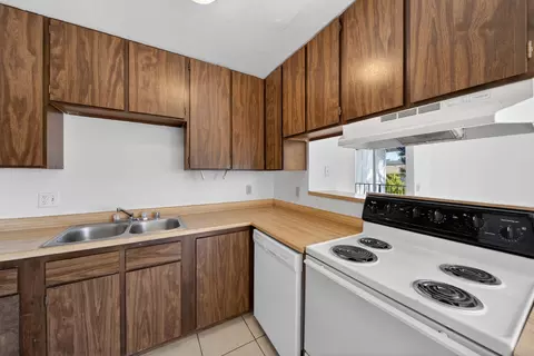 Kitchen - 948 Jamieson Ct, Redding, CA 96003 photo 1 of 1