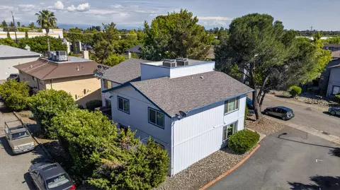 View/Area - 948 Jamieson Ct, Redding, CA 96003 photo 1 of 7