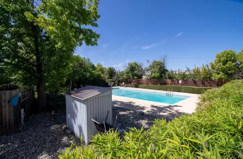 Exterior - 948 Jamieson Ct, Redding, CA 96003 photo 5 of 6