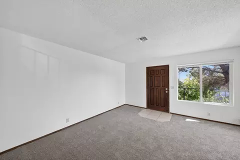 Living - 948 Jamieson Ct, Redding, CA 96003 photo 2 of 3