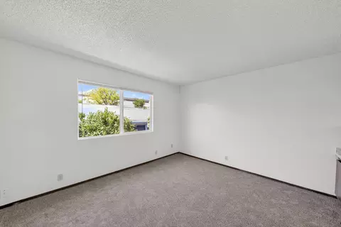 Living - 948 Jamieson Ct, Redding, CA 96003 photo 3 of 3