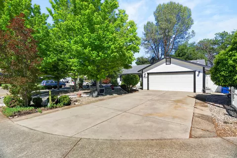 3305 Saint Moritz Ct, Redding, CA 96002