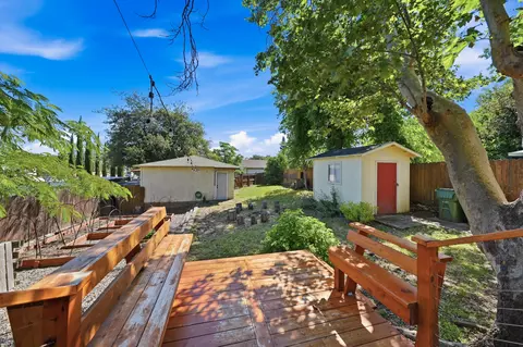 Exterior - 1523 Olive Ave, Redding, CA 96001 photo 4 of 12
