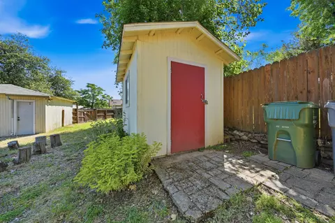 Exterior - 1523 Olive Ave, Redding, CA 96001 photo 8 of 12