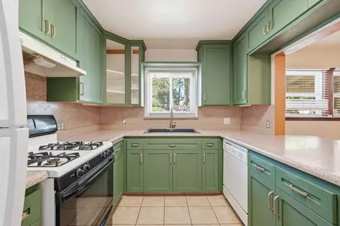 Kitchen - 1523 Olive Ave, Redding, CA 96001 photo 1 of 2