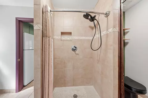Bath - 1523 Olive Ave, Redding, CA 96001 photo 3 of 3