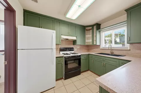 Kitchen - 1523 Olive Ave, Redding, CA 96001 photo 2 of 2
