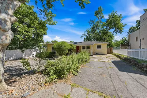 Exterior - 1523 Olive Ave, Redding, CA 96001 photo 11 of 12