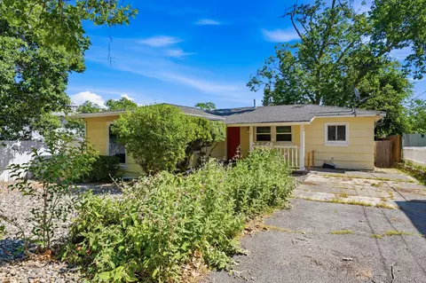 Exterior - 1523 Olive Ave, Redding, CA 96001 photo 10 of 12