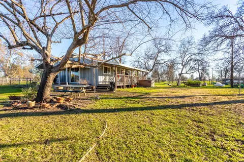 Exterior - 11670 Homestead Ln, Redding, CA 96003 photo 5 of 18