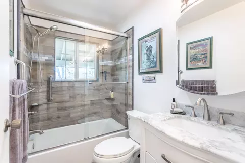 Bath - 11670 Homestead Ln, Redding, CA 96003 photo 1 of 1