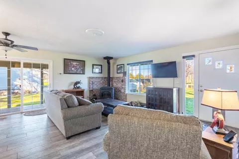 Living - 11670 Homestead Ln, Redding, CA 96003 photo 2 of 3