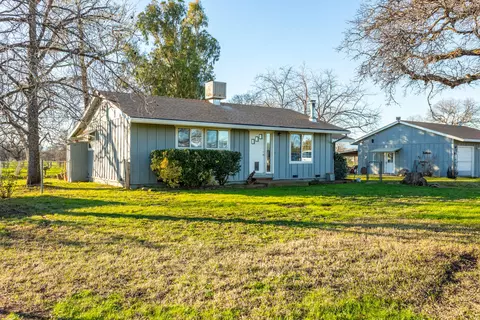 Exterior - 11670 Homestead Ln, Redding, CA 96003 photo 14 of 18