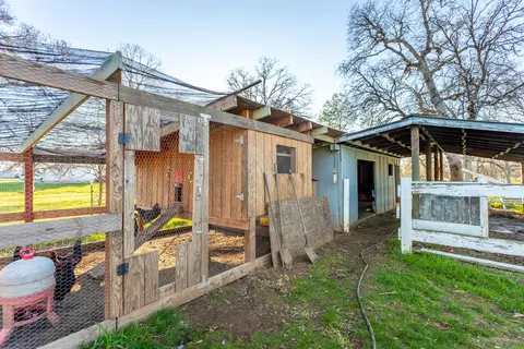 Exterior - 11670 Homestead Ln, Redding, CA 96003 photo 11 of 18