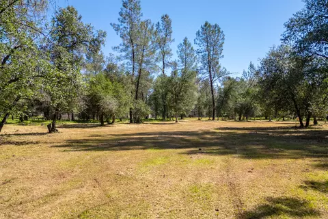 Exterior - 6329 Oak St, Anderson, CA 96007 photo 5 of 10
