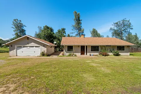 16434 Emmett Ln, Anderson, CA 96007