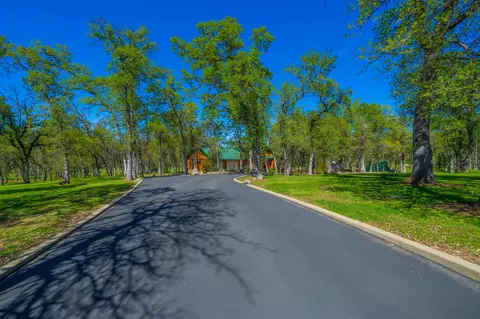 Exterior - 15920 El Camino Robles Rd, Redding, CA 96001 photo 3 of 20