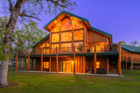 15920 El Camino Robles Rd, Redding, CA 96001