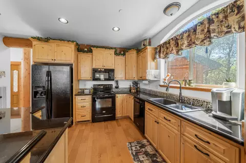 Kitchen - 15920 El Camino Robles Rd, Redding, CA 96001 photo 2 of 5