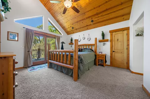 Bedroom - 15920 El Camino Robles Rd, Redding, CA 96001 photo 1 of 6