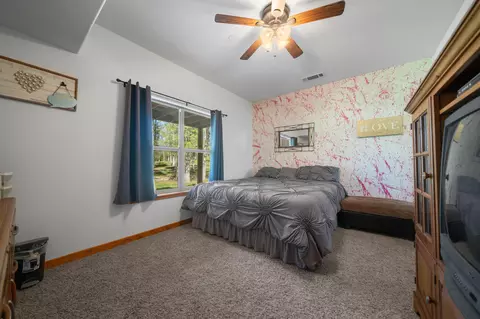 Bedroom - 15920 El Camino Robles Rd, Redding, CA 96001 photo 3 of 6